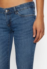 ONLY ONLCORAL LIFE BOX - Vaqueros pitillo - dark medium blue denim