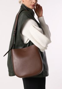 L37 Ülerinna-kott - brown