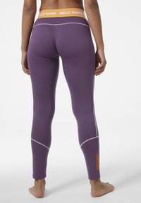 Tights in diep paars met een gestructureerde stof, voorzien van een feloranje tailleband en witte accentstiksels langs de naden.