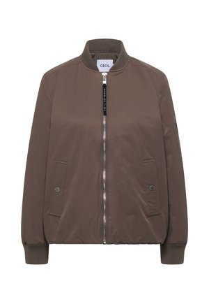 Hnědá bomber bunda se zapínáním na přední zip, žebrovaným límcem a manžetami, dvěma kapsami na cvočky a látkovou štítkem na tahu zipu.