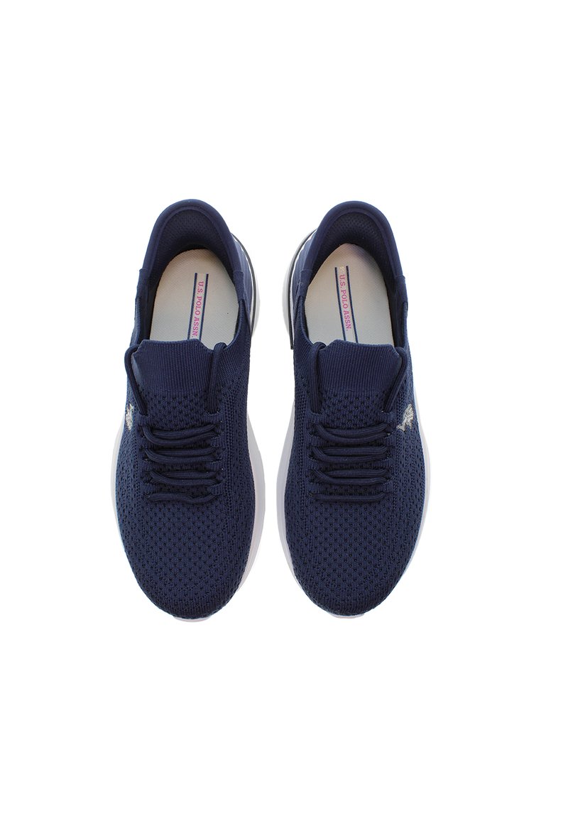 Zapatillas deportivas azul marino con una parte superior de malla, diseño de cordones y suela de goma blanca. Presentan un sutil logo en el lateral.