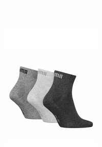 Drei Paar Knöchelsocken in Dunkelgrau, Hellgrau und Weiß, aus einem gestrickten Stoff mit einem gerippten Rand, ausgestattet mit Logo-Akzenten.