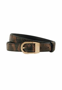 Remen u uzorku zmijske kože smeđe i crne boje, s kopčanjem od zlatnog metala, glatke teksture i elegantnog, uskog dizajna.