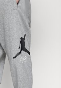 Jordan BASELINE PANT - Trainingsbroek - carbon heather/black