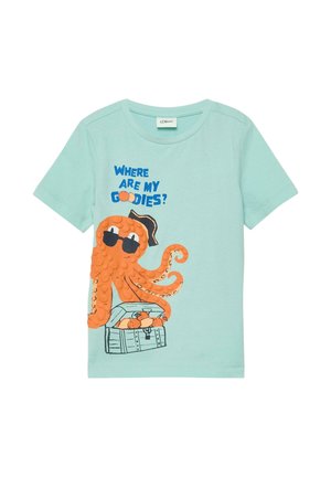 Jasnoniebieska dziecięca koszulka z pomarańczowym ośmiornicą w okularach przeciwsłonecznych i pirackim kapeluszu trzymającym skrzynię ze skarbem z napisem „Gdzie są moje smakołyki?”