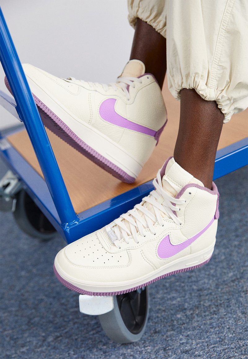 zapatillas altas nike air force altas mujer Nike Sportswear AF1 SCULPT Zapatillas altas pale ivory/rush  fuchsia/blanco