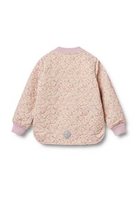 Podložena svetlo roza jakna z dolgimi rokavi, z vzorcem cvetlic, rebrastimi manšetami in ovratnikom, zaobljenim robom ter majhnim okroglim logotipom blizu spodnjega roba.