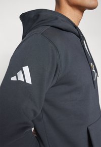 adidas Performance JB HOODIE - Jersey con capucha - dark grey