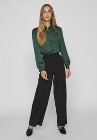 VILA VIELLETTE - Blusa com botões - pineneedle