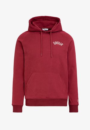 Hoodie bordeaux avec poche kangourou, capuche à cordon de serrage ajustable et logo brodé "UNFAIR" sur la poitrine. Tissu doux et poignets côtelés.