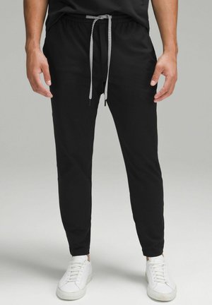 SOFT TAPERED PANT - Tracksuit bottoms - black