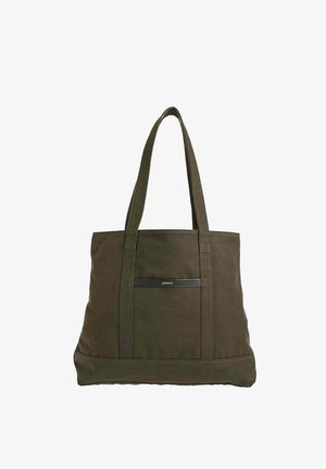 Sac fourre-tout en toile vert foncé avec deux longues anses et une petite bande logo noire portant l'inscription « Loxwood » sur la poche avant.