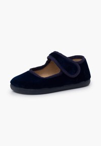 Zapato Mary Jane de terciopelo azul marino con una correa de velcro, punta redonda, interior suave y suela de goma negra. Diseñado para la comodidad y facilidad de uso.