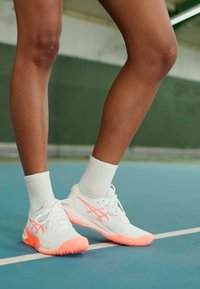 ASICS GEL-CHALLENGER 14 - Tenisice za sve terene - white/coral