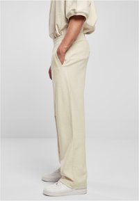 Urban Classics Kelnės - softseagrass