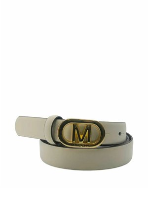Cintura in pelle color crema arrotolata con fibbia ovale dorata che presenta una grande "M" e la scritta "MARC ELLIS" in basso al centro.