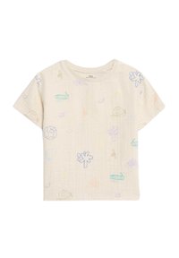 T-shirt à manches courtes de couleur beige clair avec des motifs pastel d'escargots, de plantes et de chenilles sur un tissu texturé.