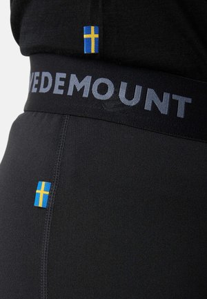 Zwarte sportbroek met een brede elastische tailleband met de tekst "VEDEMOUNT" en kleine Zweedse vlagaccenten op zowel de tailleband als de zijkant.