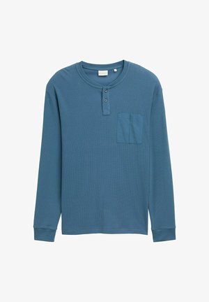 Langærmet skjorte i blødt teal-stof med en tekstureret finish, prydet med en to-knaps henley hals og en brystlomme.