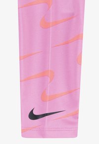 Nike Sportswear NEW IMPRESSIONS CREW SET - Mikina - magic flamingo