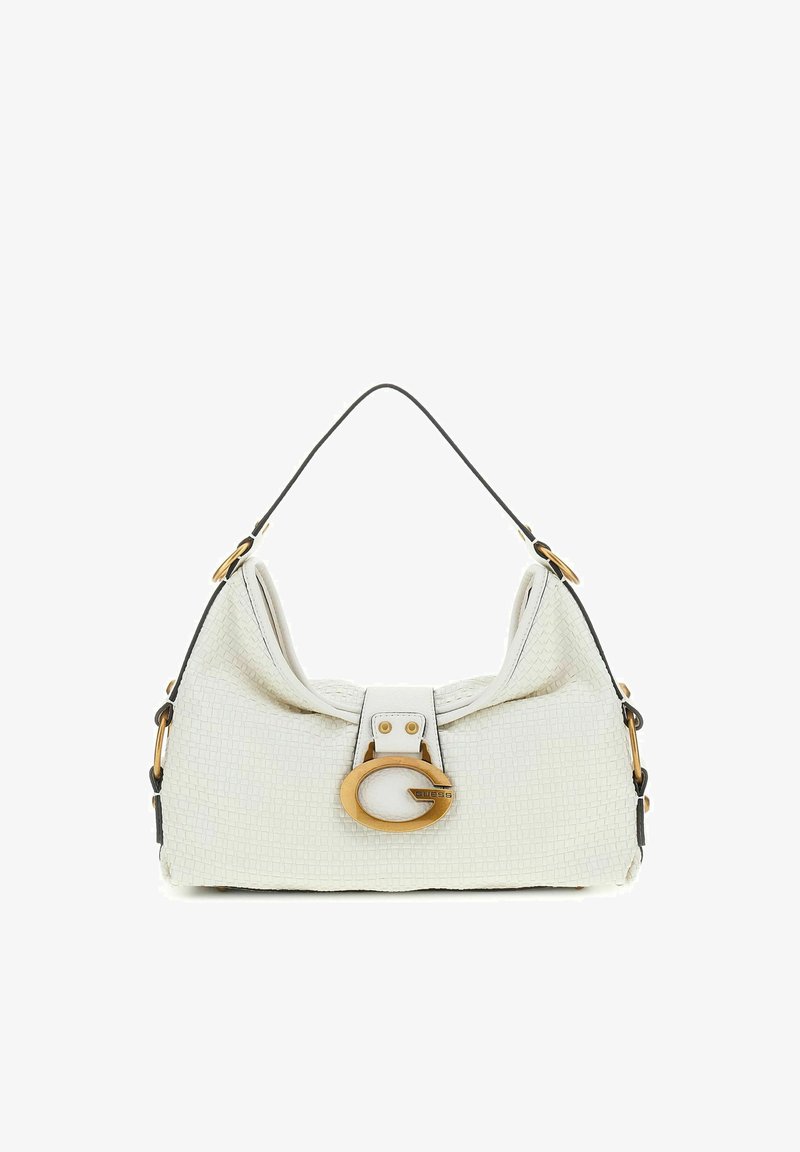 Sac à main texturé blanc avec une seule bandoulière noire, des éléments dorés et une grande boucle ovale dorée sur le devant au centre.