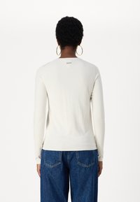 Calvin Klein COMFORT CREW-NECK - Džemperis - egret