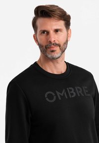 Ombre OM-SSPS-0181 - Sudadera - black