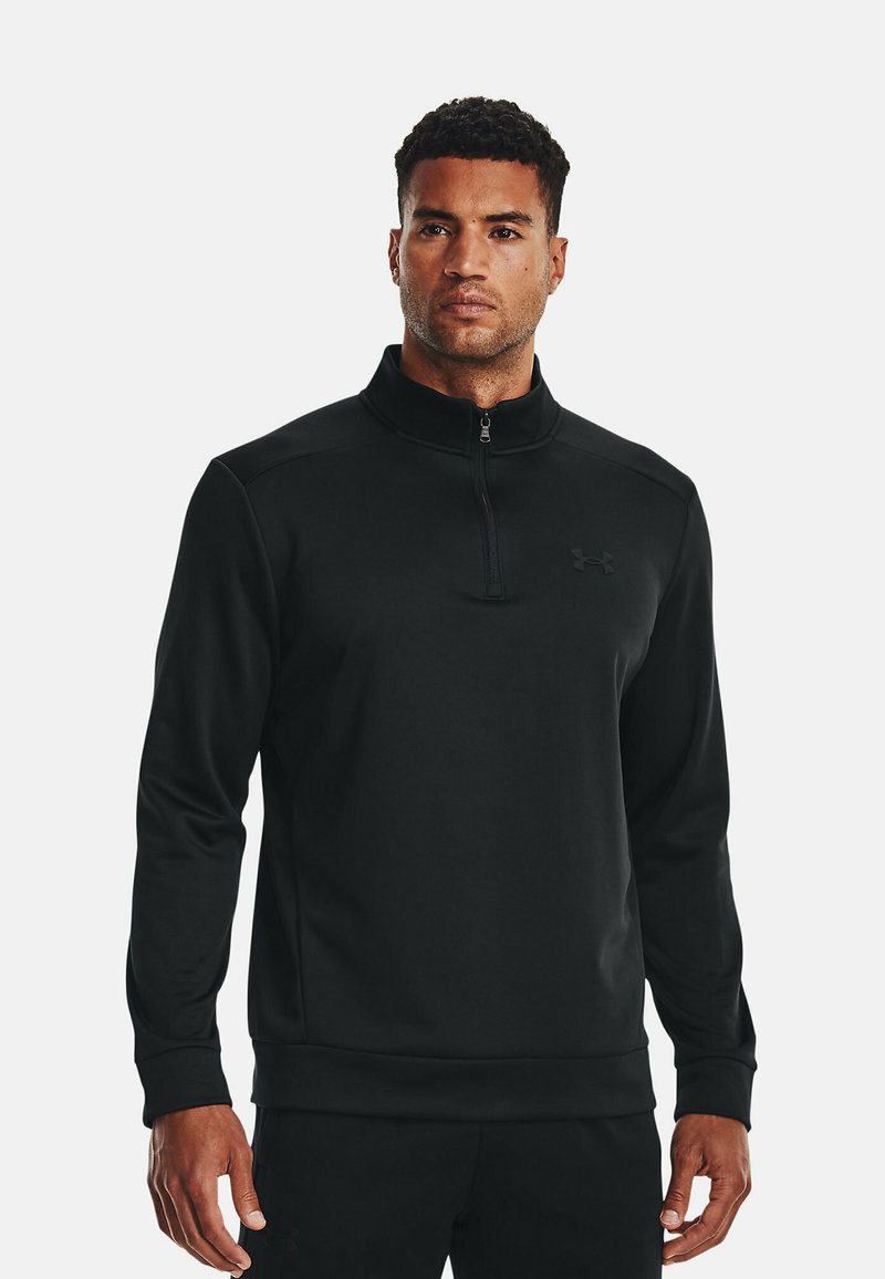 Pullover nero a maniche lunghe realizzato in un tessuto morbido e elastico. Presenta un colletto alto e una mezza zip, con un piccolo logo sul fronte.