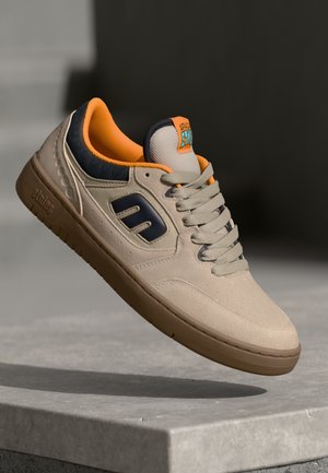 LOOT X APACHE UNISEX - Skate shoes - tan