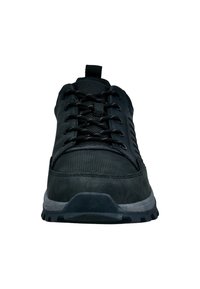 Schwarzer Sportschuh mit strukturiertem Obermaterial, Schnürdesign, Gummisohle und kontrastierender grauer Zwischensohle. Verfügt über eine Zuglasche an der Ferse.