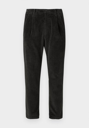 Donkergrijze corduroy broek met verticale ribbels, een knoopsluiting en zijzakken in een taps toelopende pasvorm. Zachte textuur.