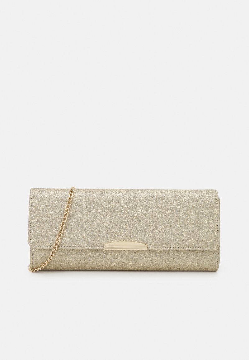 Kovová zlatá kabelka s třpytivým povrchem, obdélníkový tvar, řetízkový popruh a elegantní, minimalistický zlatý hardware.