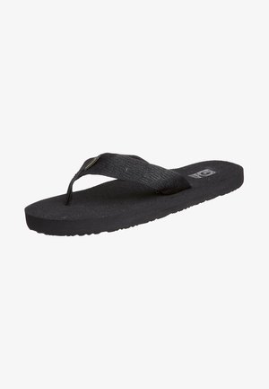 Svart flip-flop sandal med teksturert fotseng og bredt stoffreim, lett hevet såle og liten logo nær hælen.