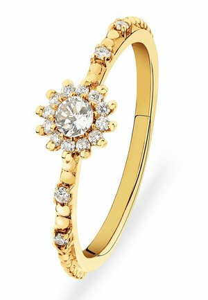 Goldring mit einem zentralen runden Diamanten, umgeben von kleineren Diamanten in einem floralen Muster, mit einer strukturierten Band und polierter Oberfläche.