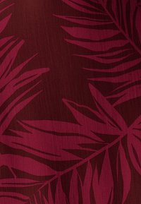 Valimata, burgundy palms