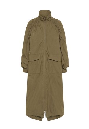 Olīvzaļš, garš mētelis ar rāvējslēdzēju, plecos ar savilkumiem, divas priekšējās kabatas un augstu apkakli; izgatavots no viegla auduma.