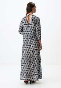 Jimmy Key SLEEVE V NECK PATTERNED - Robe longue - black