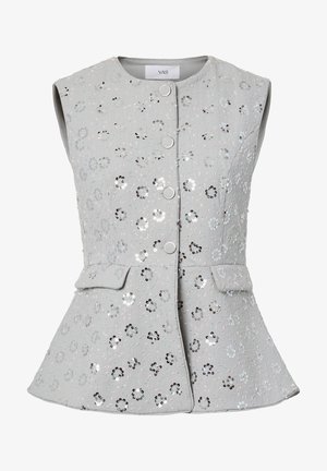 Αμάνικη ανοιχτό γκρι γιλέκο με πεπλούμ, στρογγυλή λαιμόκοψη, μπροστινά κουμπιά, τσέπες με καπάκι και ασημένιες υφασμάτινες διακοσμήσεις με λουλούδια.