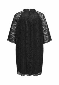 Czarna sukienka z teksturowanej tkaniny, z koronkowymi rękawami i wysokim dekoltem. Tył zawiera otwarcie w kształcie łezki oraz zapięcie na guzik.