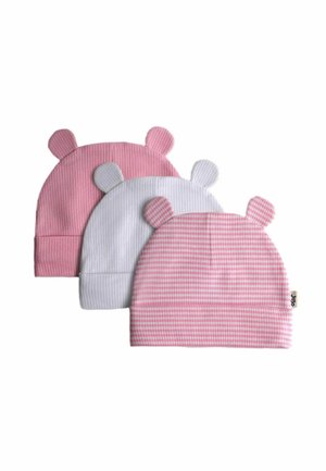 Tre babyhætter med bjørneører, en pink, en hvid og en pink med hvide striber, arrangeret i et lagdelt mønster på en hvid baggrund.