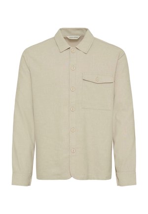 Chemise beige à boutons en tissu texturé, avec col, poche avant et six boutons contrastants sur le devant.