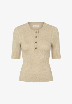 Beżowy prążkowany krótki sweterek z okrągłym dekoltem i czterema ozdobnymi metalowymi guzikami na środku przodu.
