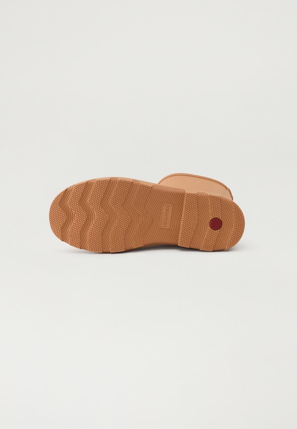 DOWNPOUR - Wellies - biscuit2