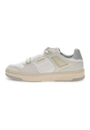- Sneakersy niskie