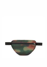 Marsupio in un motivo camouflage; presenta un compartimento con zip, tessuto testurizzato e una tracolla nera regolabile. I colori predominanti sono verde e marrone.