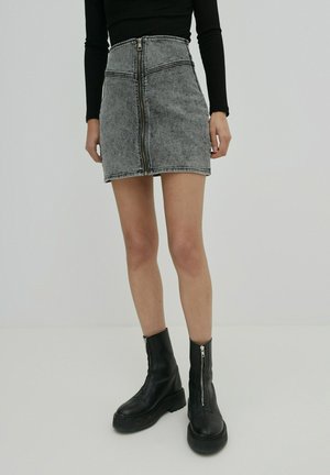 EDITED SADIE - A-Linien-Rock - black denim