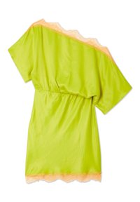 Haut en satin vert à manches courtes et décolleté épaules dénudées, orné d'une bordure en dentelle orange le long de l'encolure et de l'ourlet.