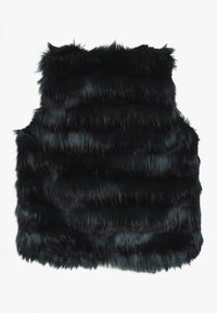 Czarna kamizelka z sztucznego futra o prążkowanej fakturze, z wysokim kołnierzem i bez zapięć. Miękkie, długie włosie nadaje jej luksusowy wygląd.