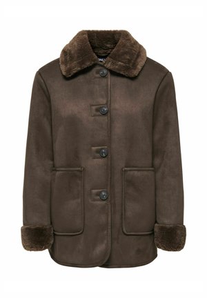 Veste en daim marron avec col et poignets en fourrure, fermeture à boutons sur le devant et deux grandes poches avant.
