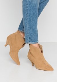 L37 Ankle boot